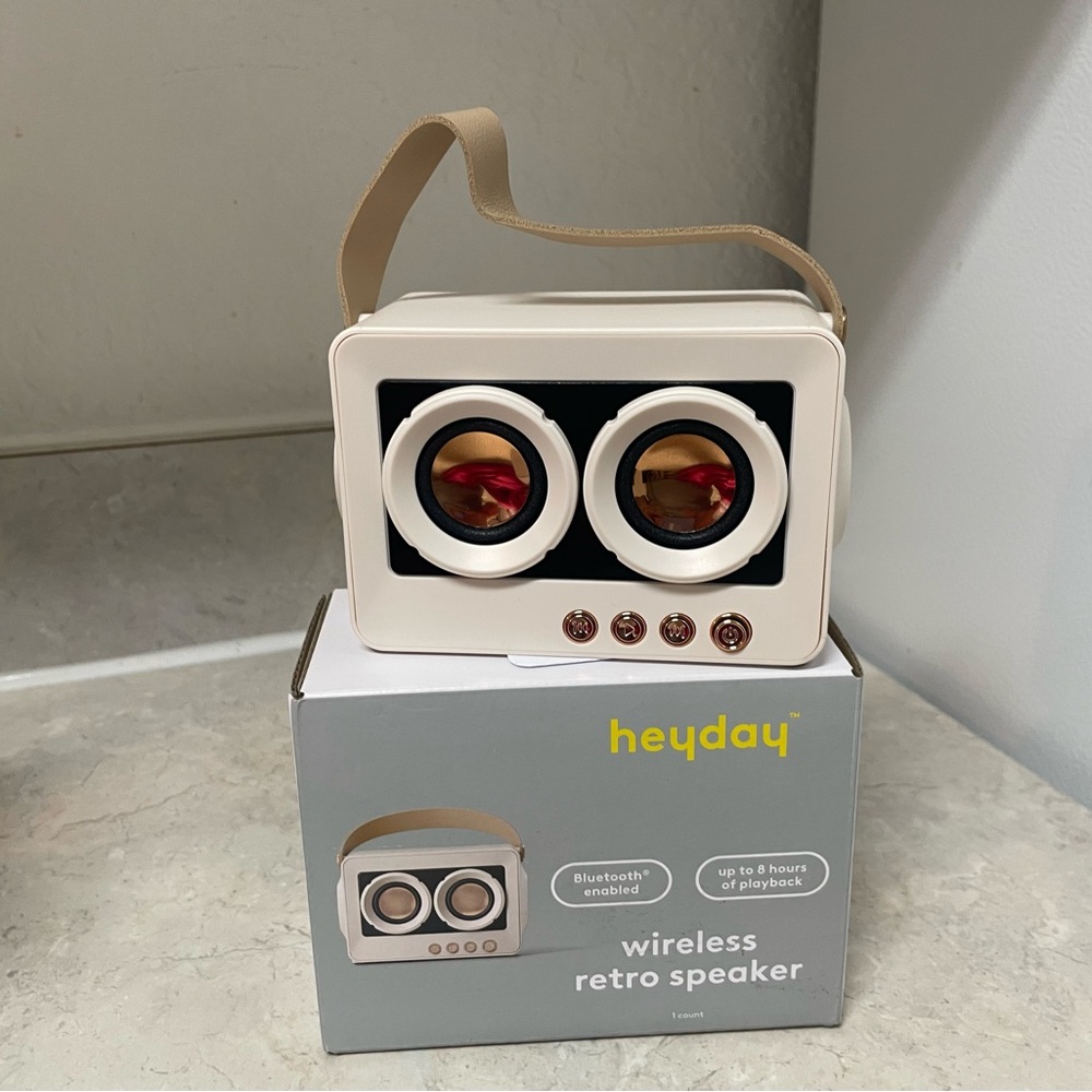 Heyday Retro Cream and Black Portable Bluetooth Speaker
